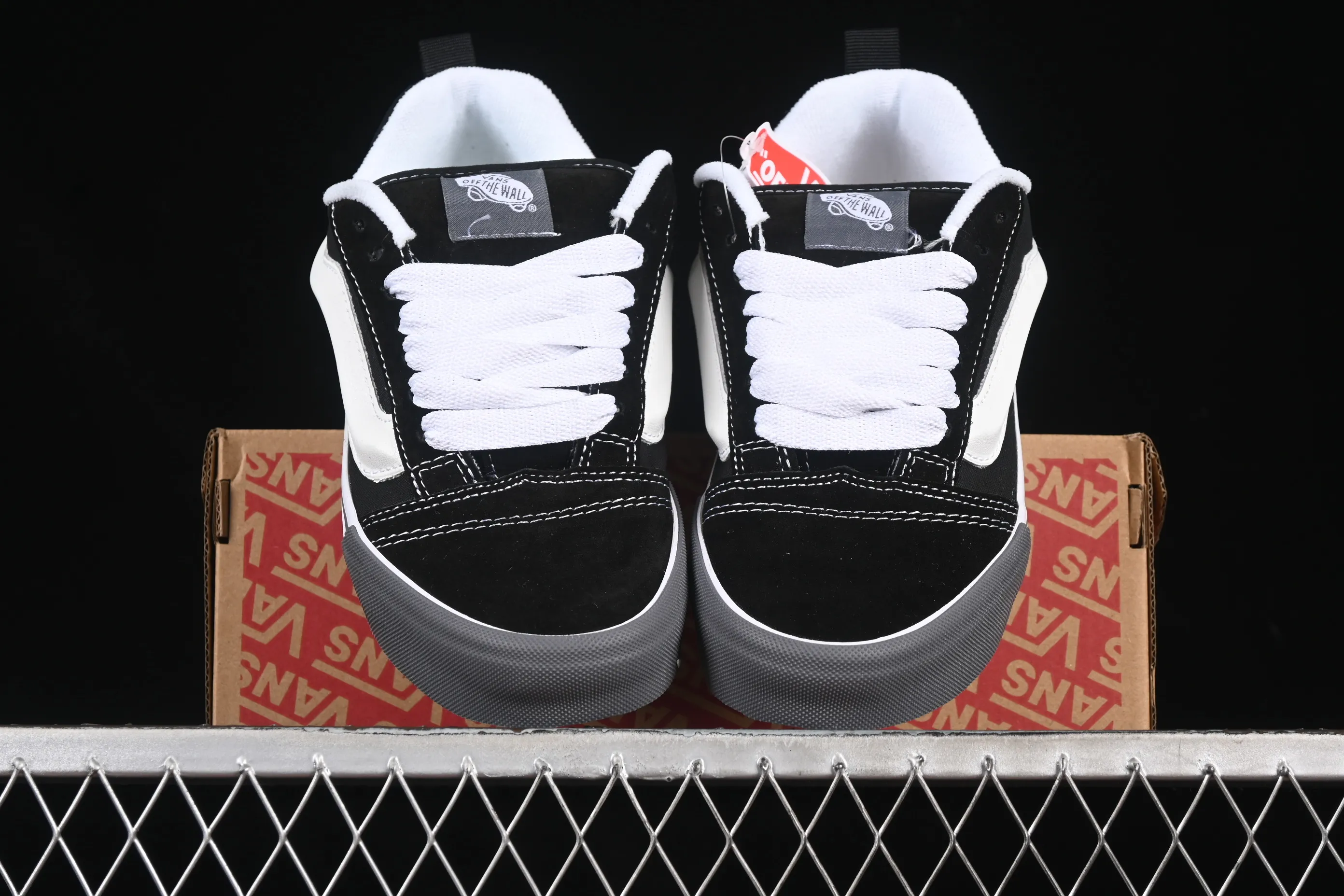 All categories Vans Vans series Vans Low Vans low-top Vans Knu Skool Vans low-top retro casual fat bread shoes VN0009QCCJJ